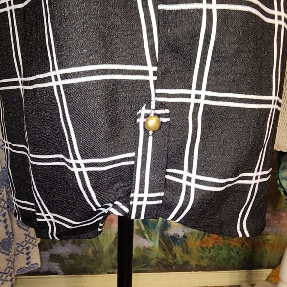 NWT-Women’s Black & White Checkered 3/4 Sleeve V-Neck Romper -Gianni Bini - Picture 7 of 7